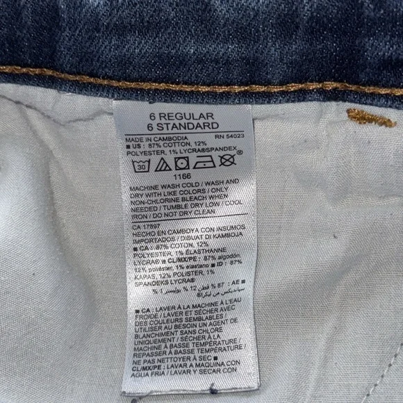 Old Navy Mid Rise Cuffed Dark Denim Shorts 3” Inseam Semi Fitted Stretch Size 6 - Picture 7 of 9